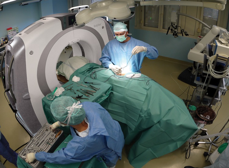 術(shù)中三維成像設備有哪些：術(shù)中CT、三維C型臂等