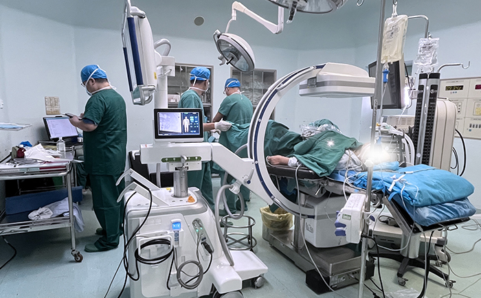 大平板一體式C形臂提供影像指導(dǎo) 大平板一體式C形臂提供影像指導(dǎo)