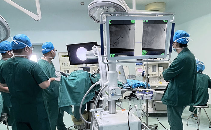 大平板一體式C形臂助力手術(shù)更成功 大平板一體式C形臂助力手術(shù)更成功